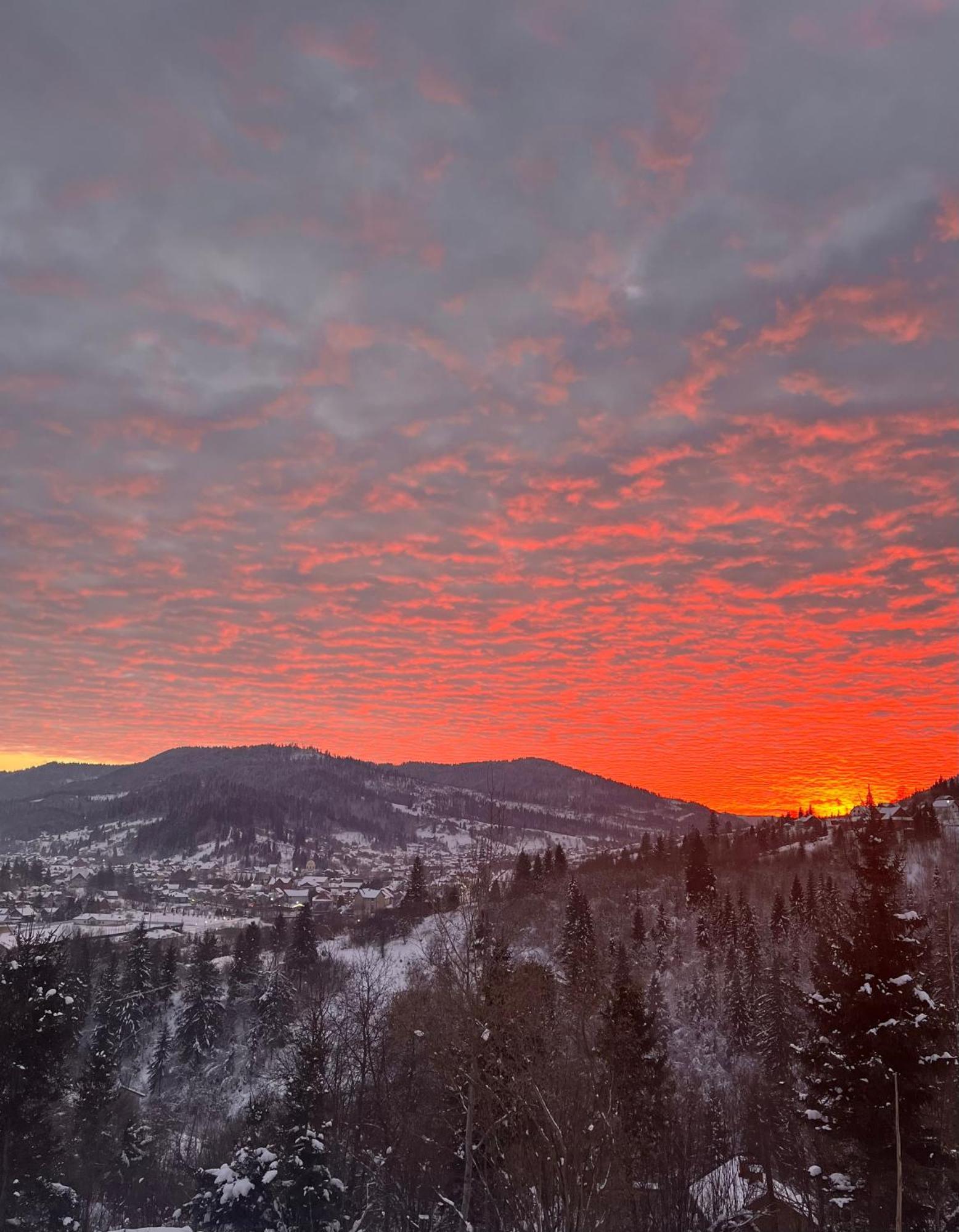 Karpatski Prostory Slavske Bagian luar foto